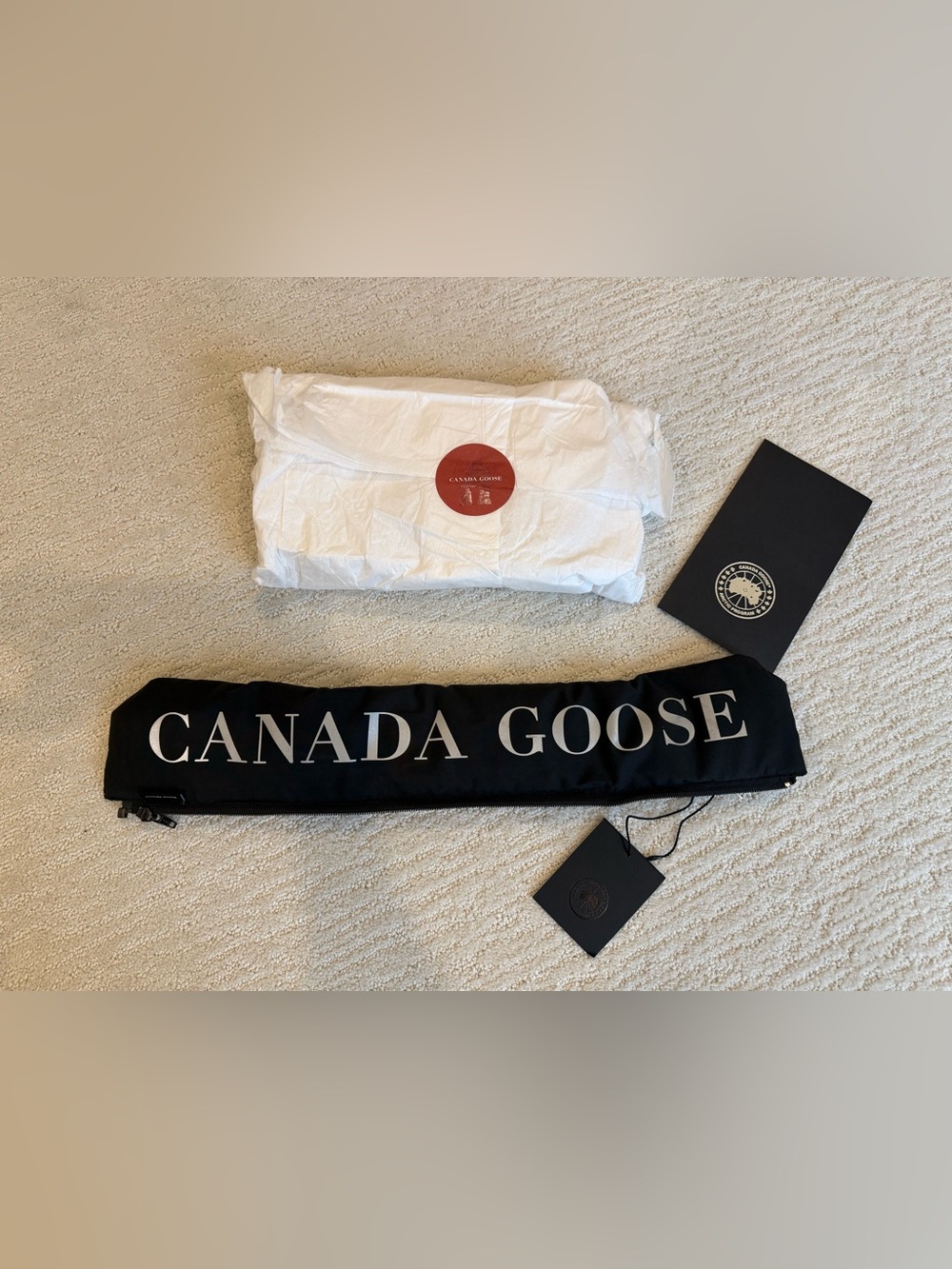 NWT Canada Goose 21” reflective hood attachment